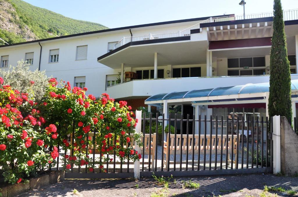 Beach Hotel Eurovil Predore Exterior photo