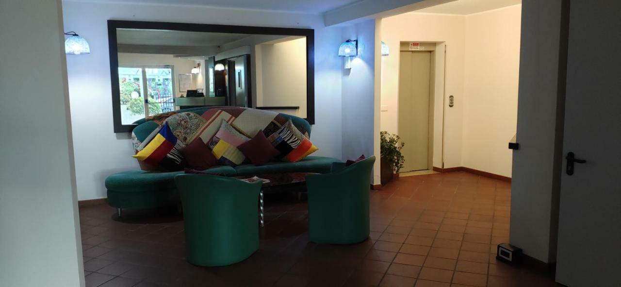 Beach Hotel Eurovil Predore Exterior photo